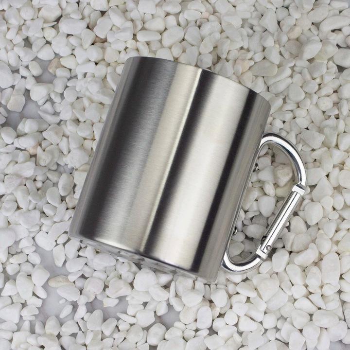 Metal travel mug with a carabiner