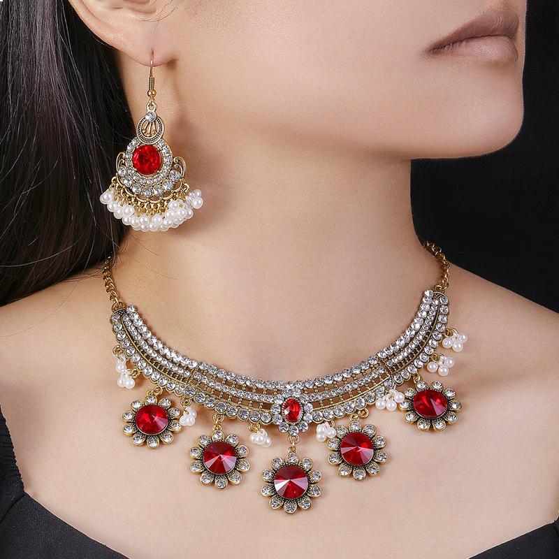 Böhmischer Simulationsperlen-Kristall-Schmuckset Blumenquasten-Anhänger-Halskette Ohrringe Für Frauen Hochzeitscollier