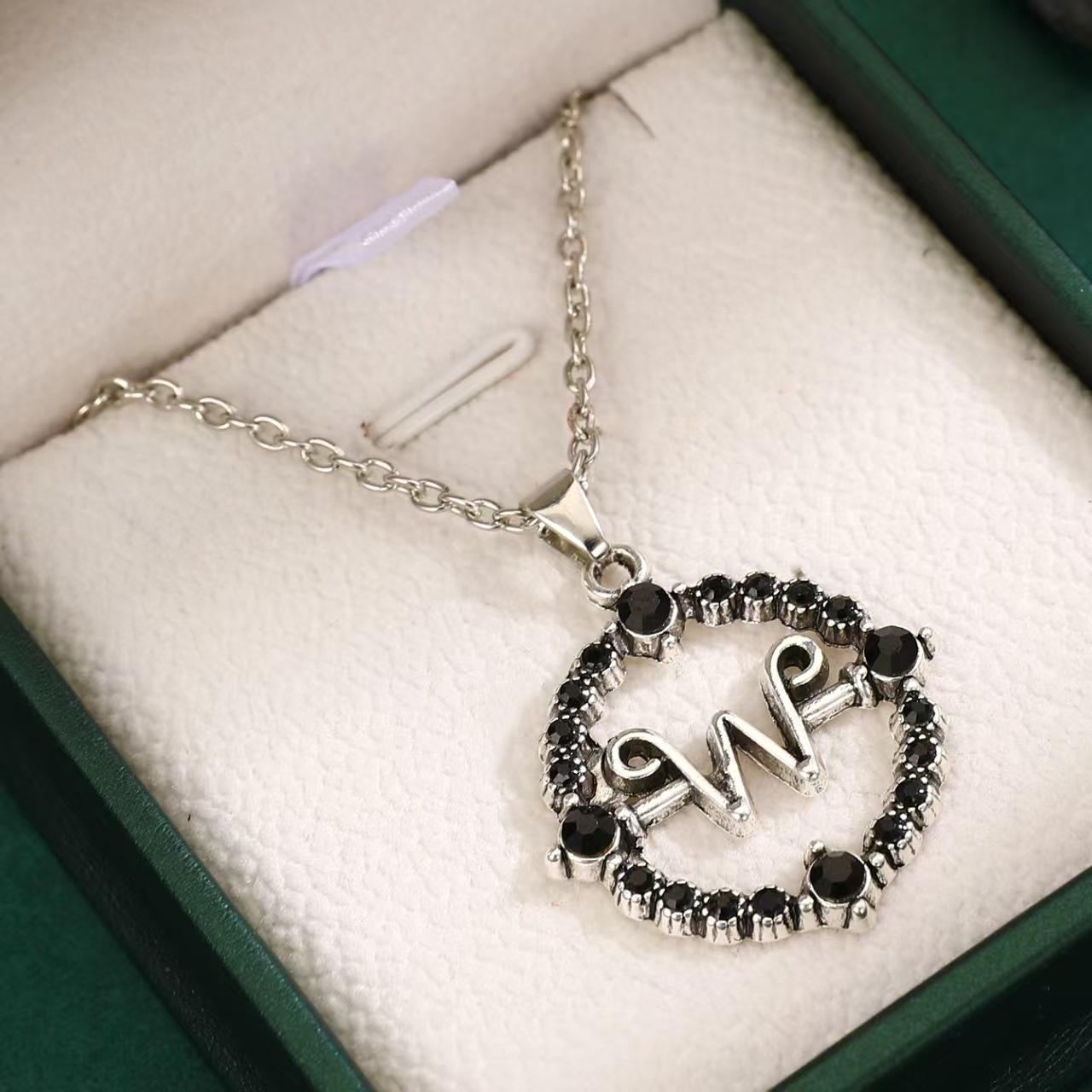 

Креативный дизайн ожерелье Среда сплав кулон в виде буквы W 1 pcs