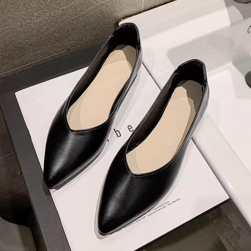 Work shoes women's black soft leather comfortable small leather shoes women's V-mouth pointed flat sole shoes women's professional work women's sh