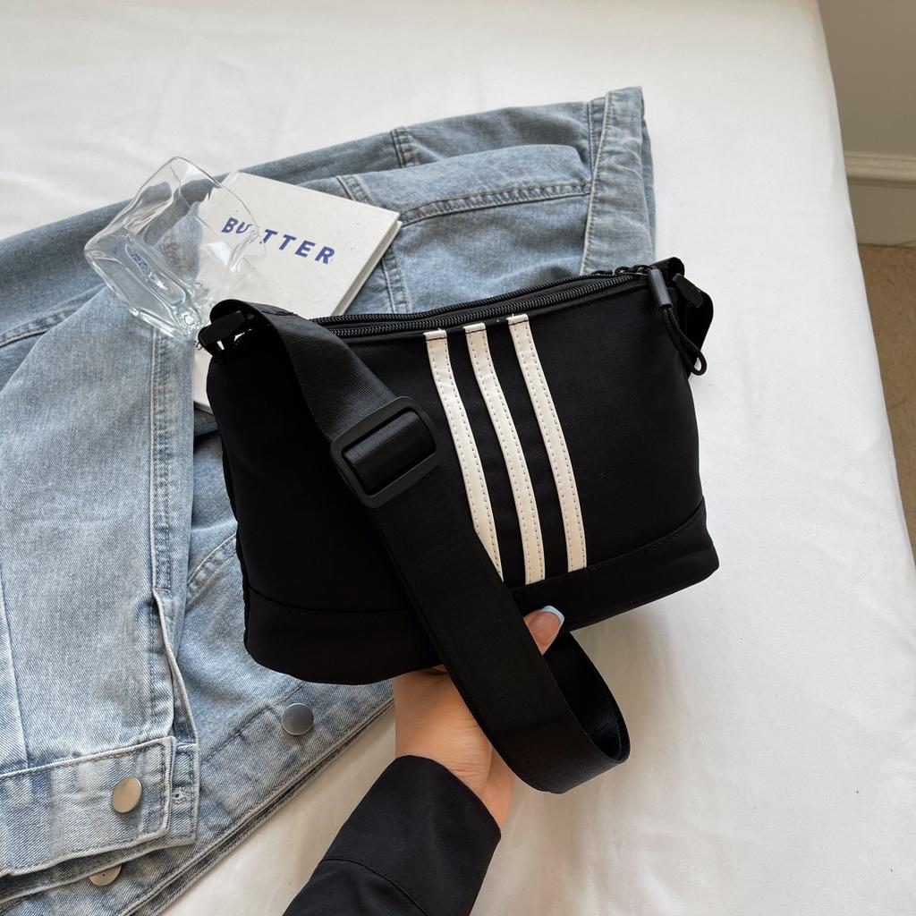 Multi-compartment Nylon Bag Ultra Light Messenger Trendy Casual Anti-splashing Portable Three Horizontal Strips Fashionable Shoulder Bag
