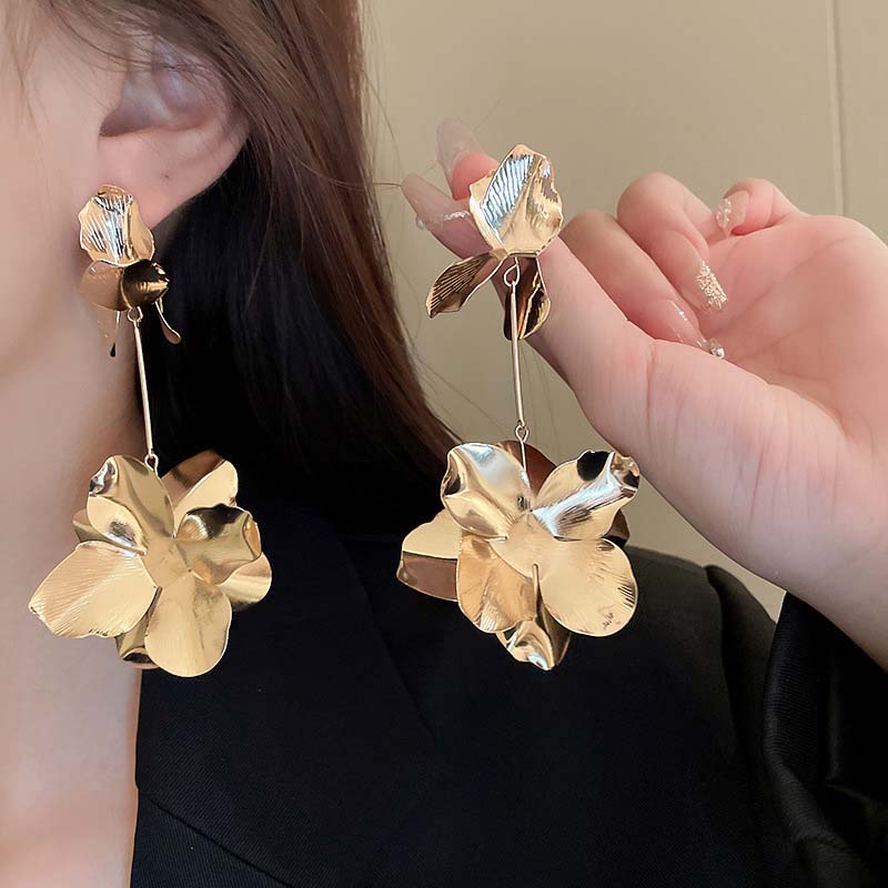 Vintage Goldfarbene Große Blumen-Hängeohrringe für Damen Klassische Mehrschichtige Metall-Ohrringe mit Langem Quasten-Anhänger Bohmischer Ohrschmuck Geschenke