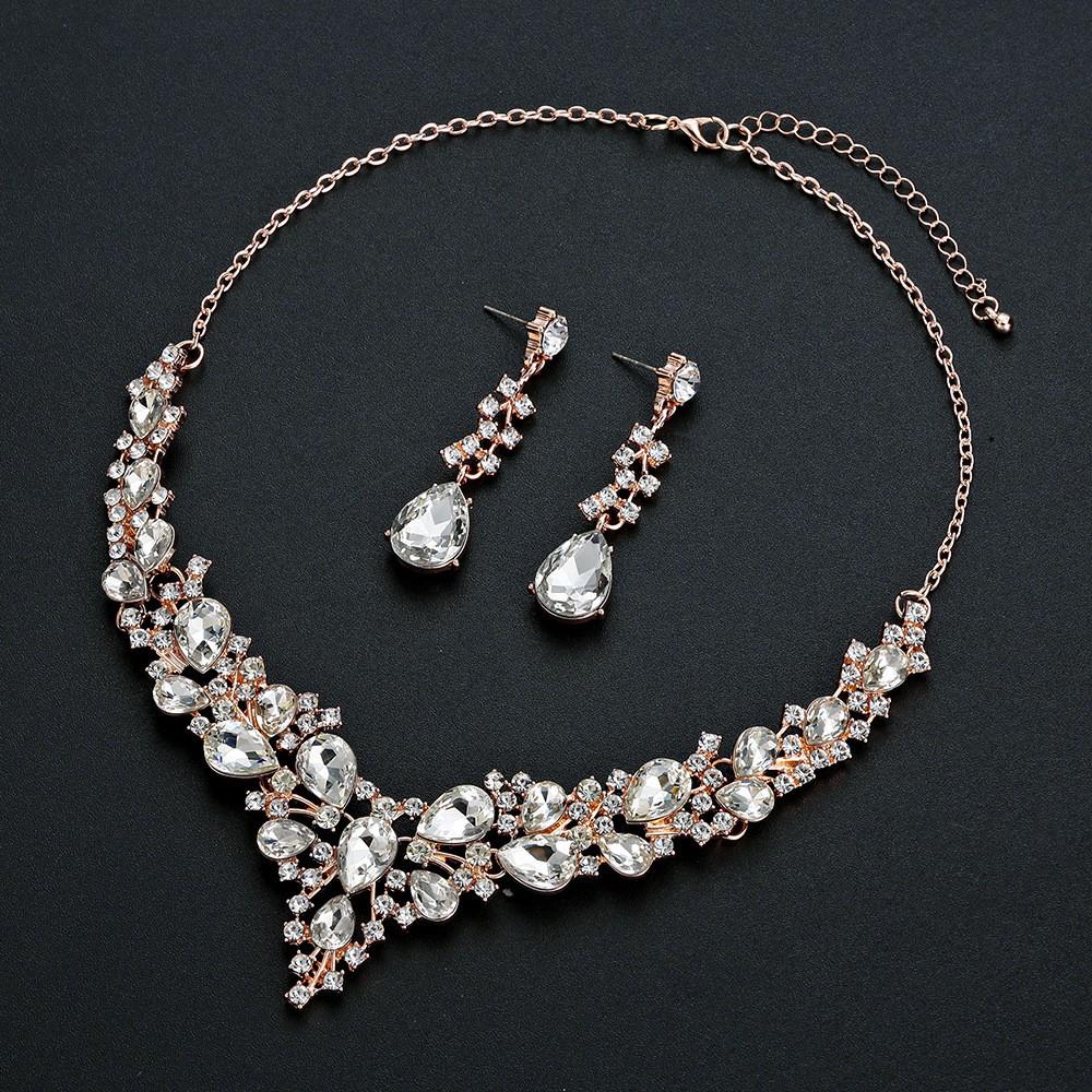 Elegantná svetlá luxusná retiazka na kľúčnu kosť: Trblietavý diamantový náhrdelník s strapcami, náušnice, sada náramkov - Dámske európske a americké módne doplnky