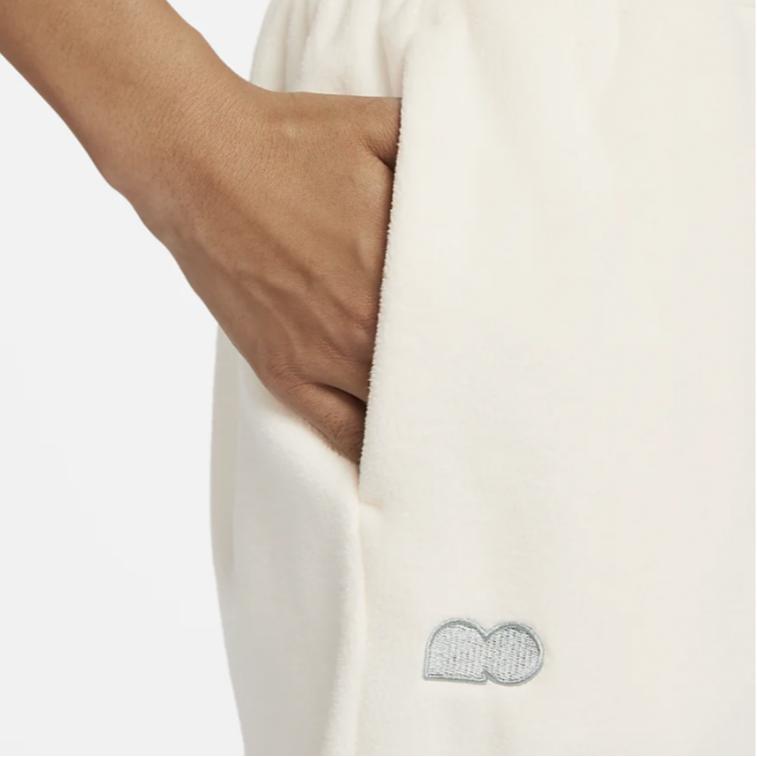 Nike Pantaloni da tuta casual affusolati a maglia a vita alta con coulisse e logo ricamato da donna Avorio chiaro FD5502-110