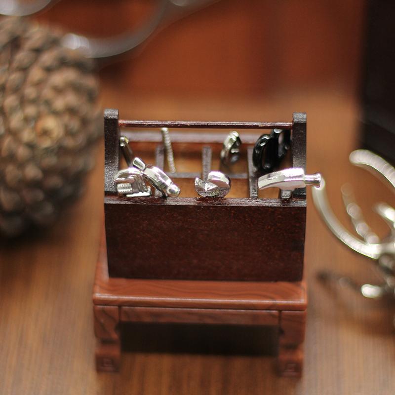 1 set de obiecte de decorare pentru fotografie 1: 12 Miniatură din lemn multifuncțională din metal, cutie de instrumente pentru casă de păpuși, mini trusă de instrumente ornament