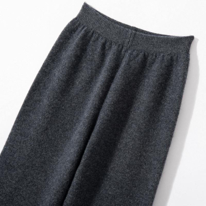 Women's Slim-Fit Thermal Knit Leggings - Solid Color, Thick, Lightweight, Cold-Resistant for Autumn/Winter Casual Wear.