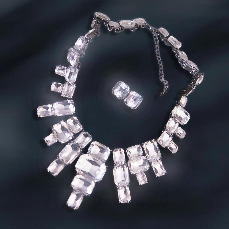 A set of necklace stud earrings fashionable colored crystal necklace jewelry luxury trend square full diamond