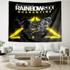 Rainbow Six Siege Nyomtatott Faliszőnyeg, Háttér, Könnyen Felszerelhető, Ideális Hálószobába, Irodába és Nappaliba, Esztétikus Falra Akasztható Díszekkel.