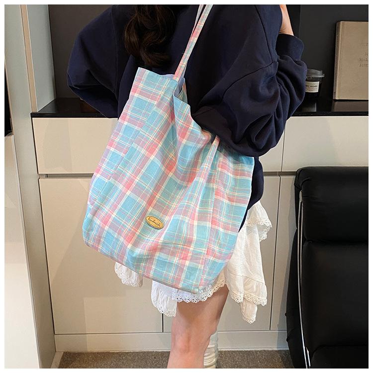 Schultertasche mit Karomuster, Tragetasche mit großem Fassungsvermögen, einfache doppelseitige Tasche für doppelten Verwendungszweck, neue Modelle für Frühling und Sommer