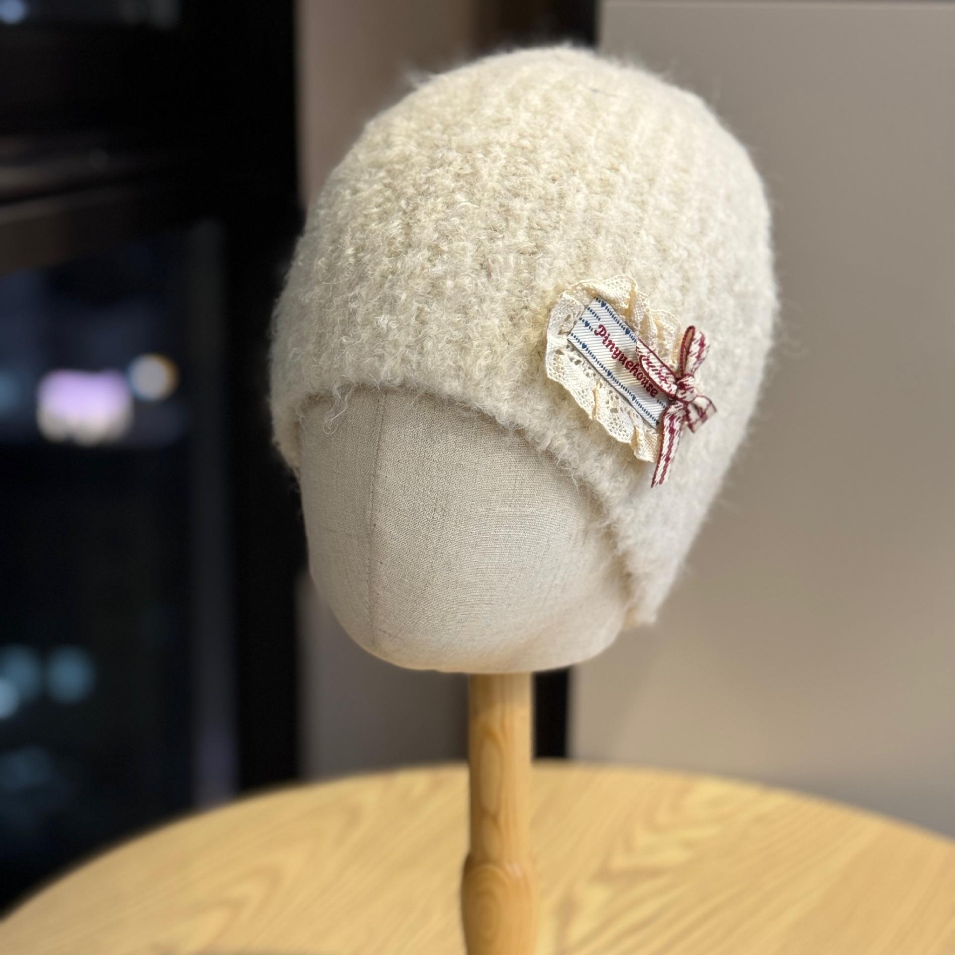 

Korean-style fashionable bow-knot knitted hat for girls, winter skin-friendly, warm, ear-protecting woolen cap, headwrap, cold weather hat Adult54-60Average Size бежевый