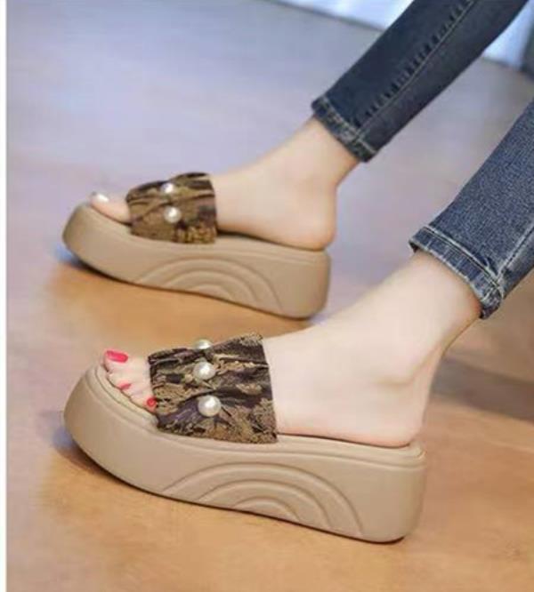 Mode Hauspantoffeln Plateauschuhe Slipers Damen Luxus Pantoletten Schiefer Weiblich Strand 2025 Designer Sabot Mode Hausschuhe Freizeitschuhe S