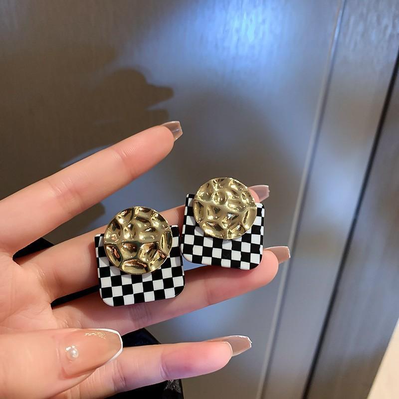 Black retro flower butterfly earrings temperament high-end stud earrings fashion niche versatile light luxury earrings