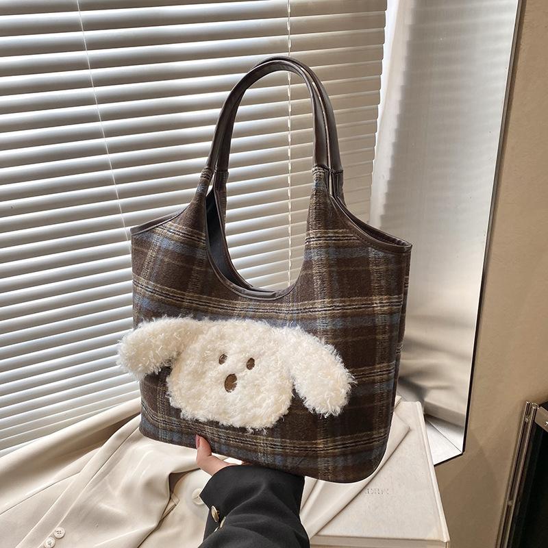 

Woolen plaid big bag women s new fashion fluffy puppy tote bag autumn and winter commuter armpit bag синий