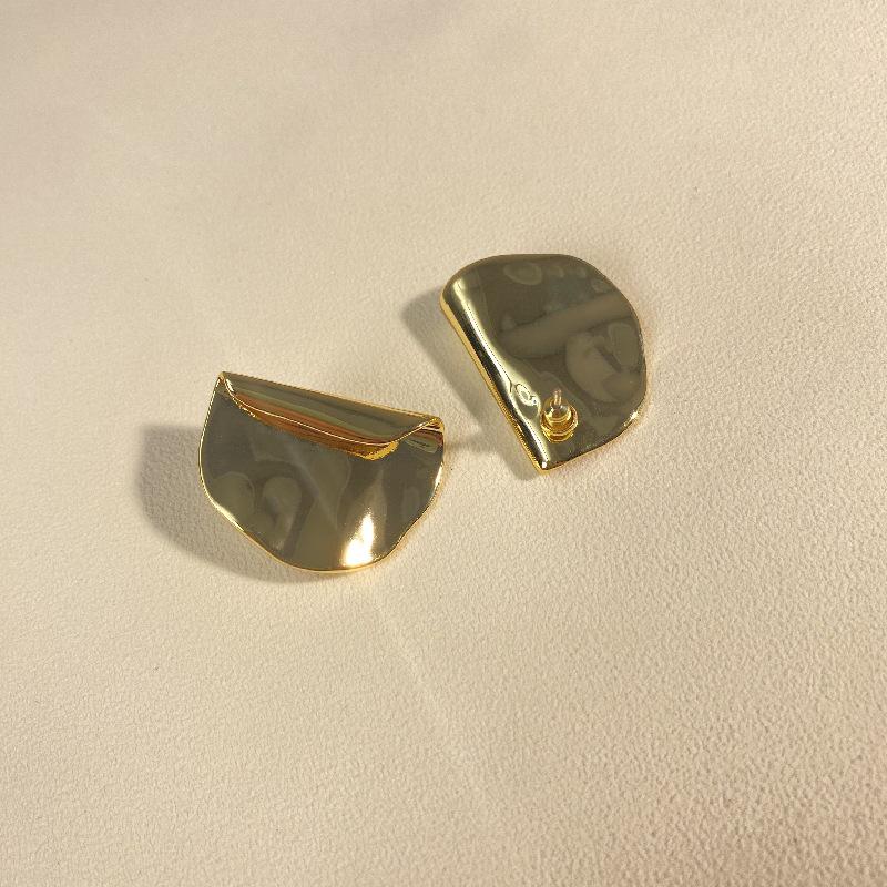 

European & American Style Pleated Women s Earrings - Bold, Trendy, & Unique Design золотой