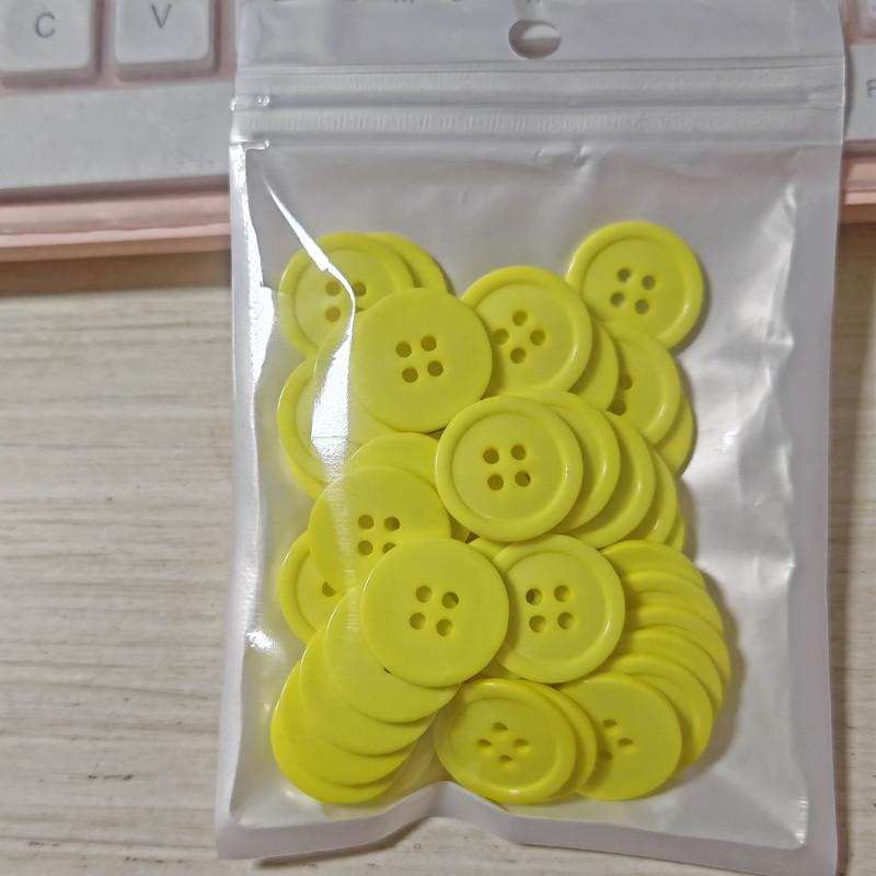 50 Stück Einfache 4-Loch-Knöpfe 20 mm Rund Harz Flachrücken Knöpfe Pullover Rock Zubehör