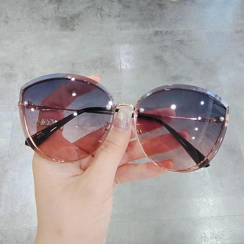 Fashion Cat Eyes Sunglasses Women Metal Female UV 400 Protection Vintage Ladies Stylish Design Oversized Square Sunglasses For Women