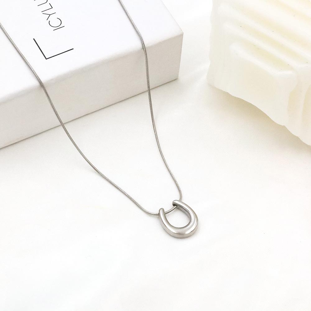 

Ювелирные изделия Ins Ожерелье Женский Легкий Роскошный Нишевый Золотая Подкова Подвеска Цепь Ключицы серебряный