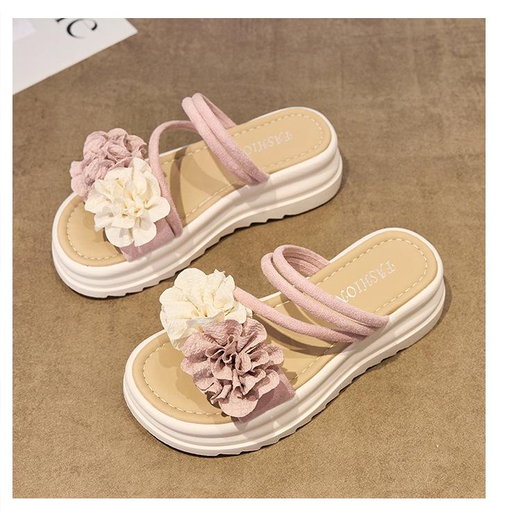 Two-color flower platform slippers female 2025 summer new Korean version fairy wind flat bottom student fashion beach cool slippers