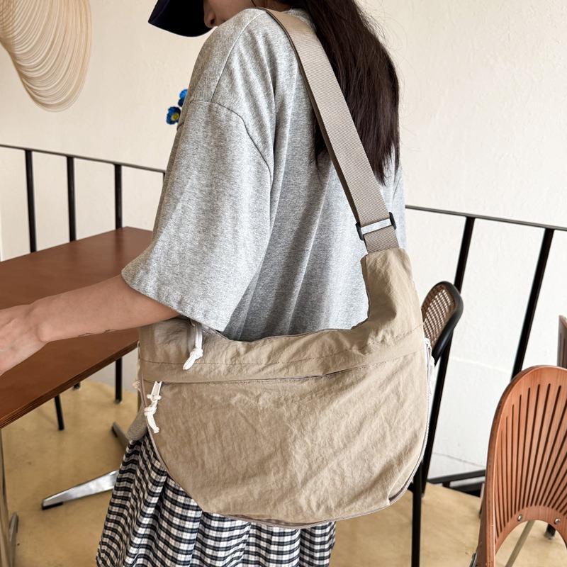 Lazy wind large capacity new fashion messenger bag simple bag women's trend lightweight shoulder bag