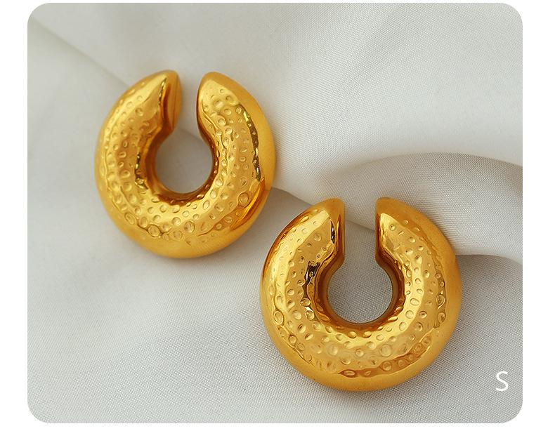 Stylish Gold-Plated Textured Ear Cuff for Women - Titanium Steel, Non-Pierced, Elegant Office Accessory