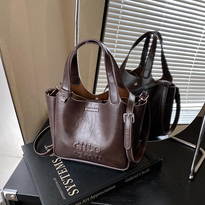 2025 autumn and winter new fashion trend generous retro exquisite small square bag women's shoulder bag