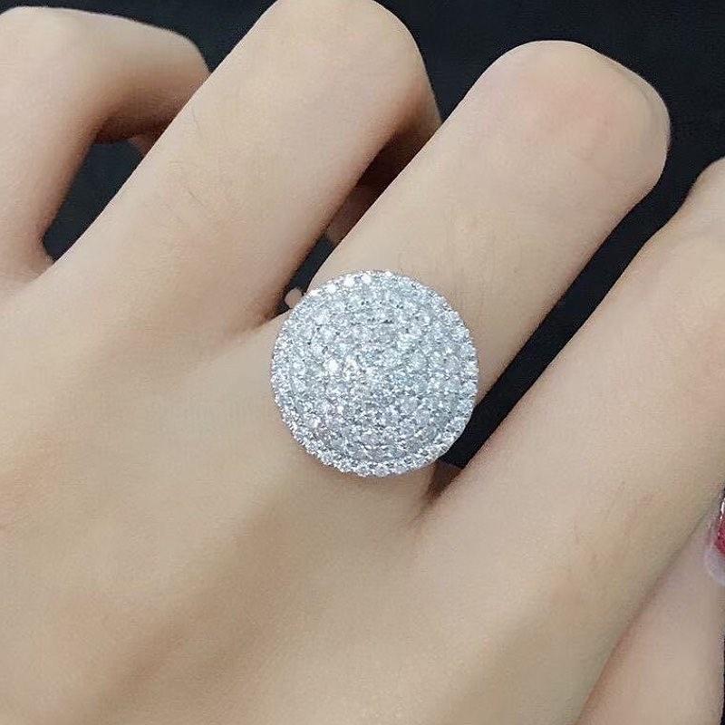 Huitan třpytivé CZ dámské prsteny kulatého tvaru módní všestranné dámské šperky plné bling ledové svatební zásnubní doplňky