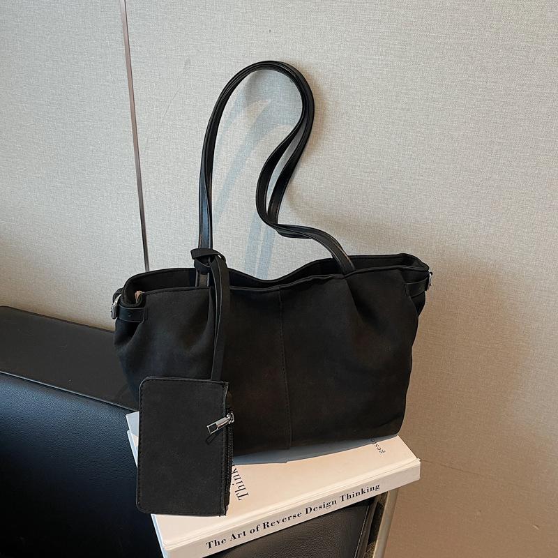 

Retro matte large-capacity bag women s 2025 autumn and winter new commuter shoulder bag fashionable portable tote bag 35*12*20 чёрный