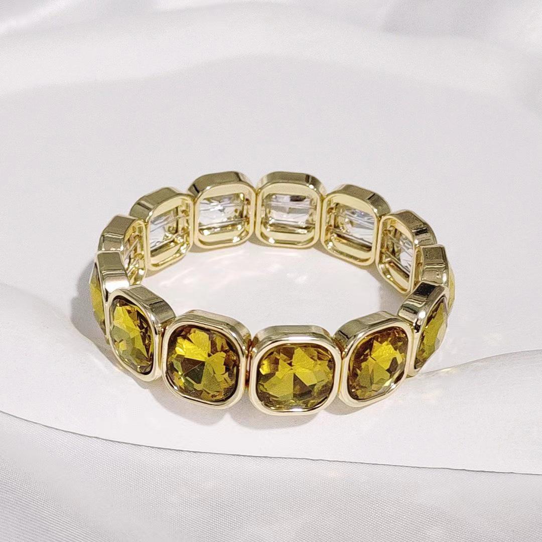 

Fashionable Alloy Glass Gemstone Bracelet – Versatile Holiday Style Bangle