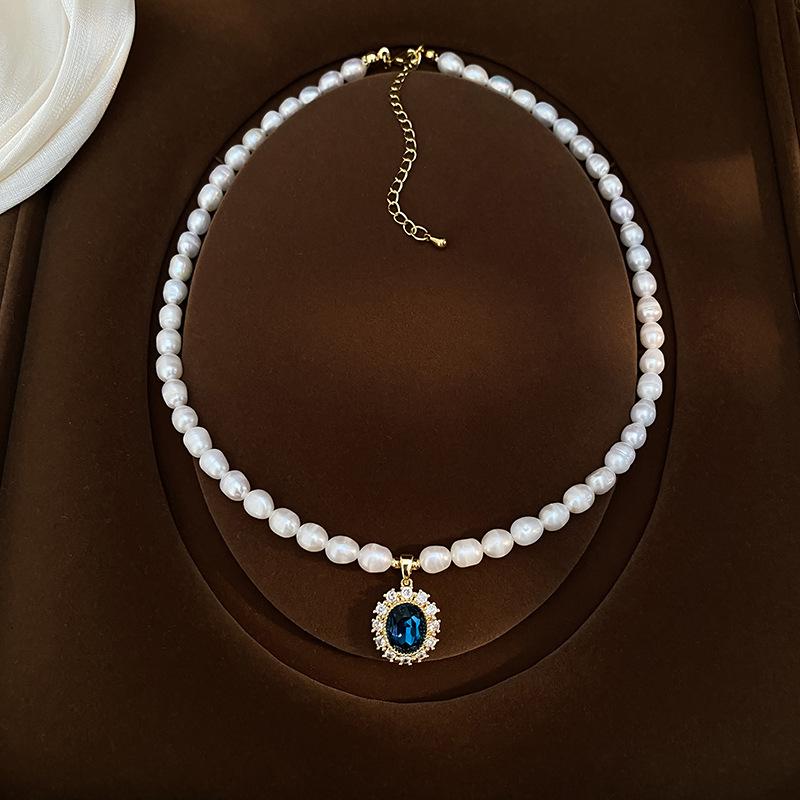 

Necklace with Feminine Charm, Retro Court Style, French Elegance, Collarbone Chain, High-end Sweater Chain 36CM
