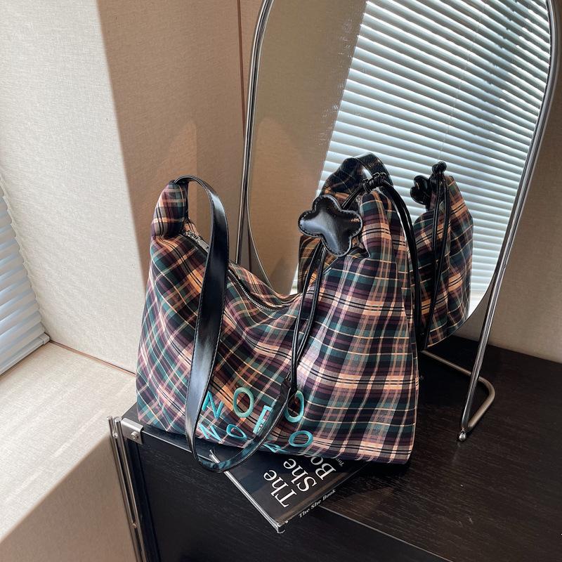 

Large capacity plaid bag women s new summer versatile shoulder messenger bag college student class tote bag чёрный