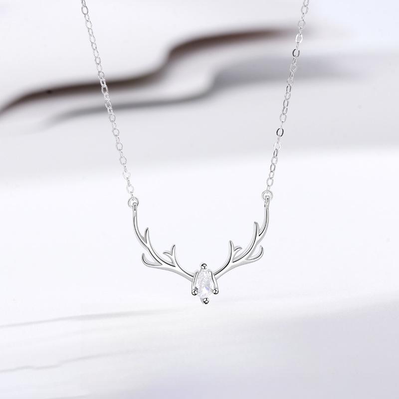 All the Way, You Have an Elk Necklace, a Small Fresh and Exquisite Blue Diamond Antler Pendant Gift for Women.