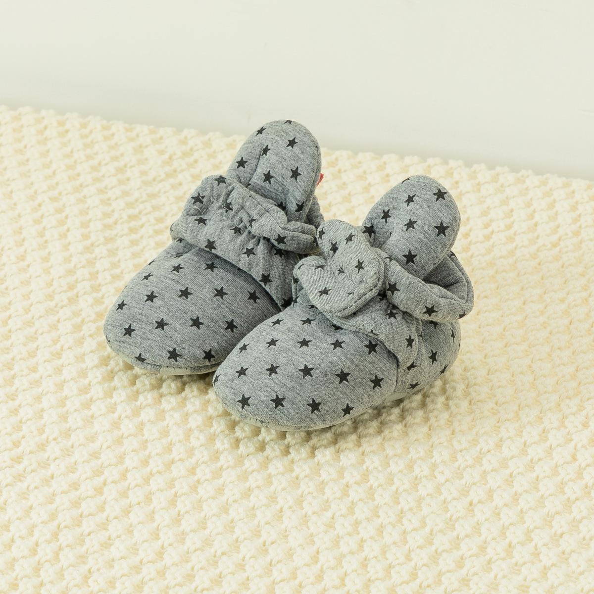 

Зимние теплые пинетки для маленьких мальчиков и девочек, пуховые кроссовки со звездами для новорожденных, удобные хлопковые удобные мягкие нескользящие детские носки 11cm серый