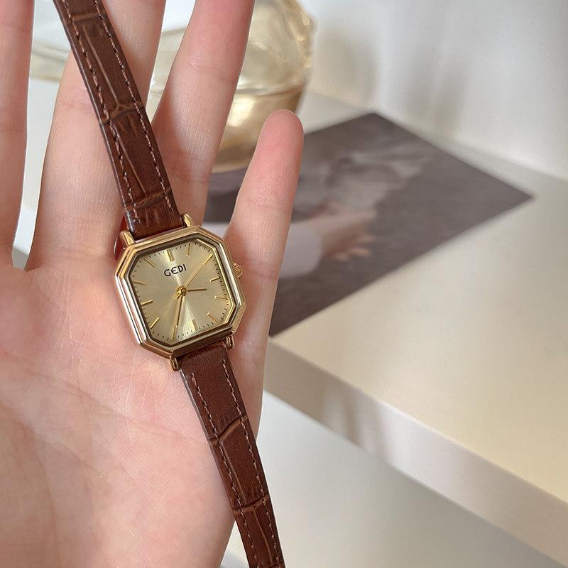 Retro Leather Strap Square Watch For Women, High-End, Small And Exquisite, Simple Small Dial, A Creative Gift For Women.