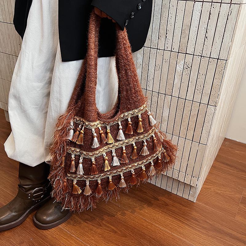 Ethnic Tassel Small Square Bag: Versatile, Large-Capacity Women's Shoulder Bag for Simple Vacation Style