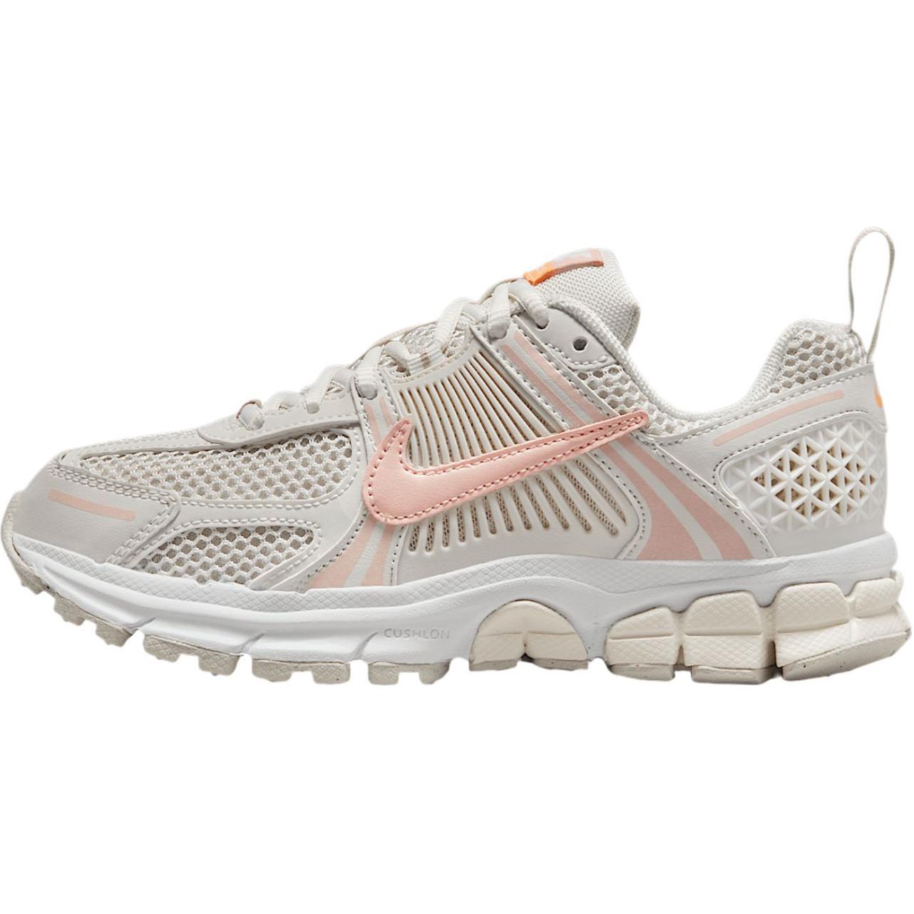 

Кроссовки детские Nike Vomero 5 GS Phantom Echo Pink Cream Light-Orewood-Brown White HF6998-003 38
