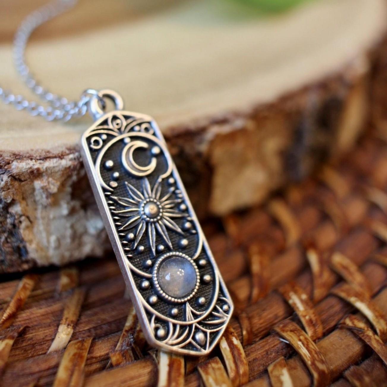 

Fashion Personality Silver Color Geometric Universe Sun Moon Star Relief Moonstone Pendant Necklace for Men Women Jewelry Gifts