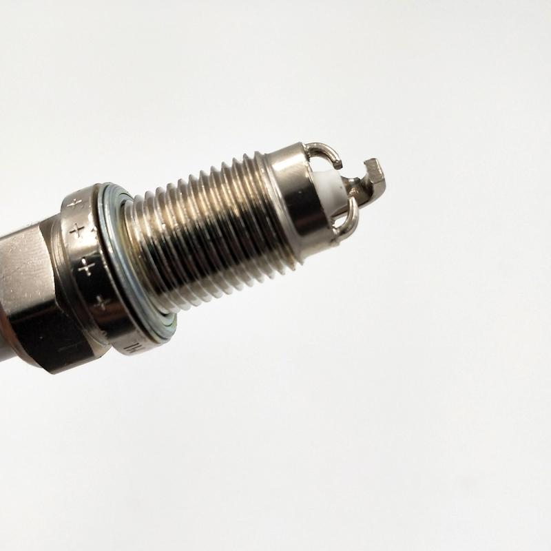 4pcs/lot 90919-01221 Iridium Spark Plug Fit For Toyota Avensis RAV4 Vista Noah 9091901221 SK20BGR11 SK20BGR-11