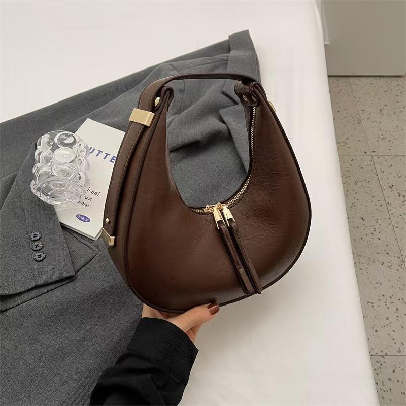 

Autumn and winter versatile, small and exquisite underarm niche portable crescent bag, high-value retro hand-carried dumpling bag woman One size fits all