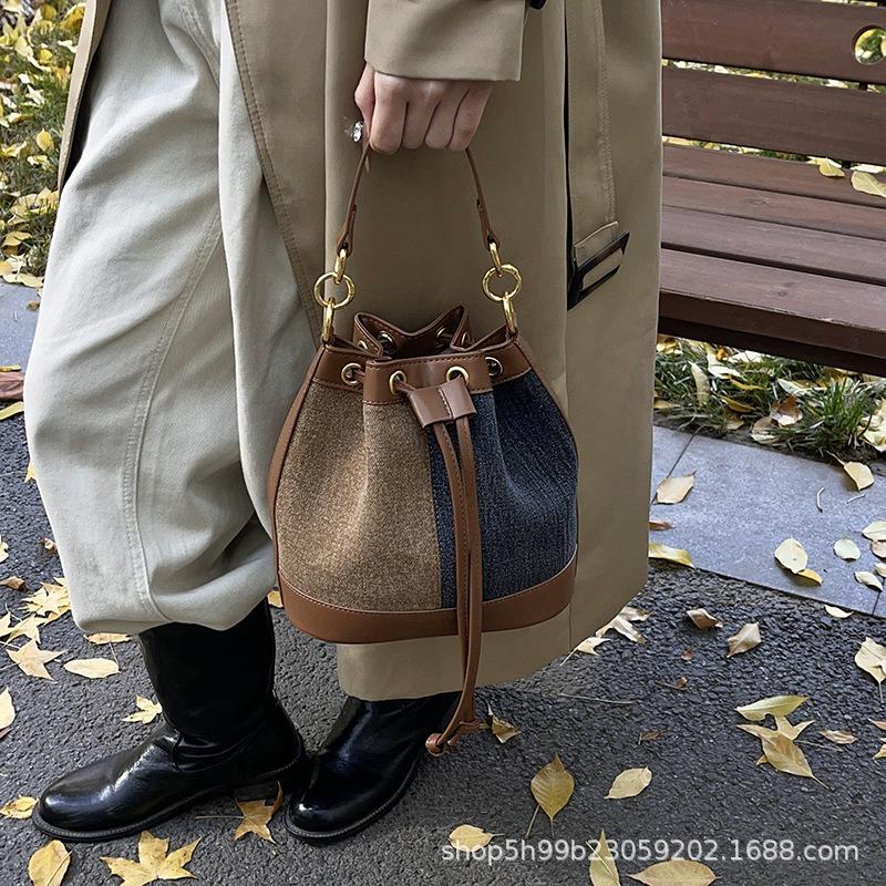 Beliebte kontrastfarbene kleine Taschen, neue Damen-Umhängetaschen für Herbst und Winter, modische tragbare Bucket Bags