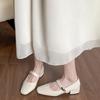 French square head lazy person with one pedal, shallow mouth commuting single shoes, minimalist style, small golden beans with thick heels, Mary Jane