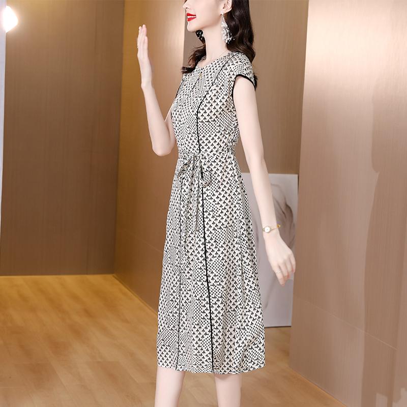 Chic Round Neckline Long Dress with Vintage Floral Print for Women