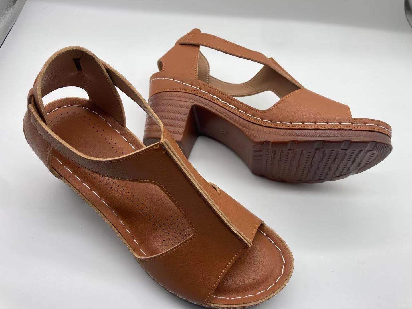 

20252025 лето новые сандалии на танкетке большого размера для внешней торговли с открытым носком и пряжкой в римском стиле на высоком каблуке 43 светло-коричневого