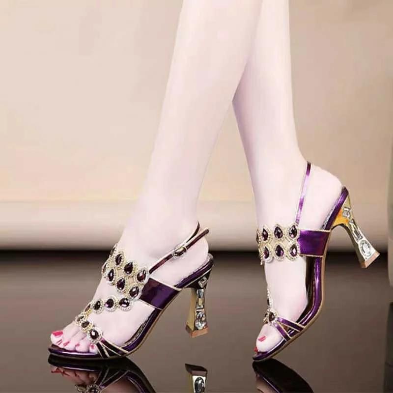 סנדלי עקב גבוה לנשים נעלי קיץ נעלי מסיבה אופנה עקב בינוני טמפרמנט אבני חן עקב מרובע סנדלי פנאי