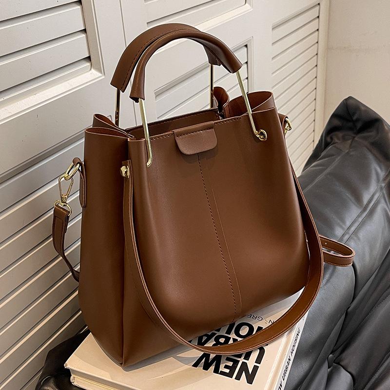 Popular bags women's autumn and winter 2025 new fashion messenger bags high-end shoulder portable bucket bags