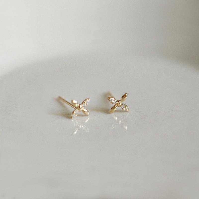 

925 Sterling Silver French Simple Pavé Zircon Honeysuckle Flower Stud Earrings Women Trend Charm 14k Gold Plating Jewelry Gift Gold