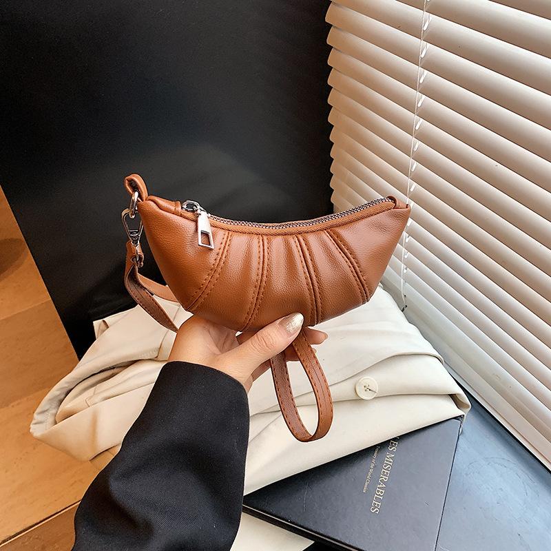 

Корейская нишевая дизайнерская сумка женская в зарубежном стиле новая модная мини-сумка-круассан для выхода в свет милая шейная маленькая сумка-сатчел тренд коричневый