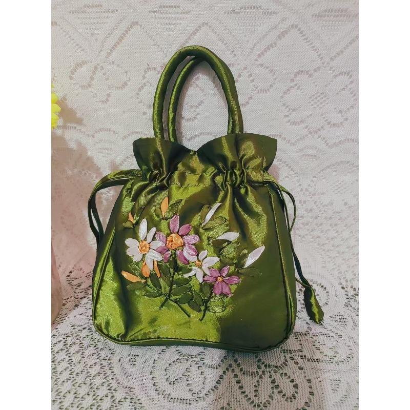 Ethnic style handmade embroidered bag wedding candy handbag middle-aged and elderly shopping mobile phone change bag mini handbag