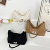 Large capacity feminine bag  portable and versatile  casual and fashionable  retro shoulder bag in fashion  new