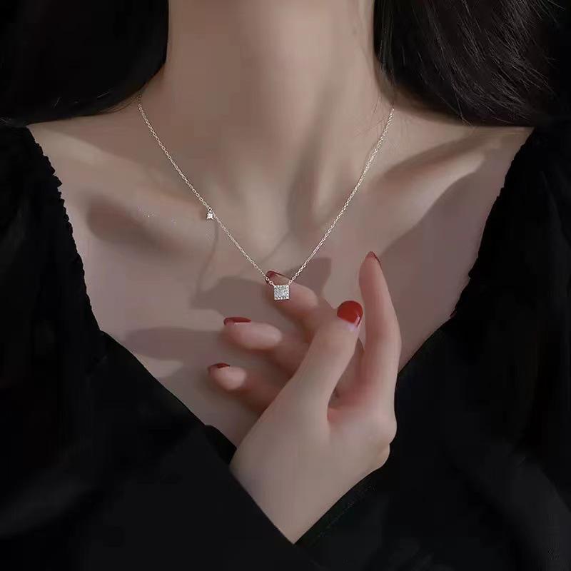 Summer Sparkling Zirconia Necklace – Elegant Clavicle Chain with Light Luxury Design, Sweet and Versatile for Women