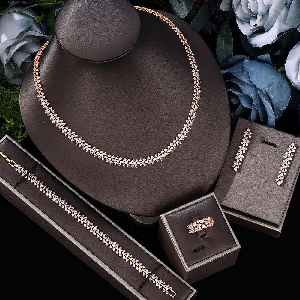 

Niche Light Luxury 3A Water Drop Цирконий Ожерелье Серьги Четырехсекционный Комплект Женских Свадебных Помолвочных Ювелирных Изделий золотой